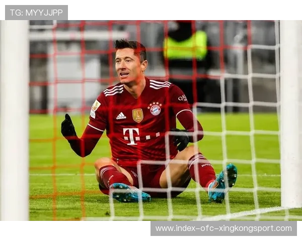 莱万倒挂金钩动作引发震动,拜仁前线火力未减 莱万倒挂金钩动作引发震动,拜仁前线火力未减