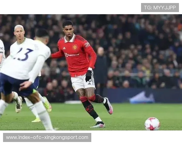 拉什福德弧顶远射曼联扩大优势