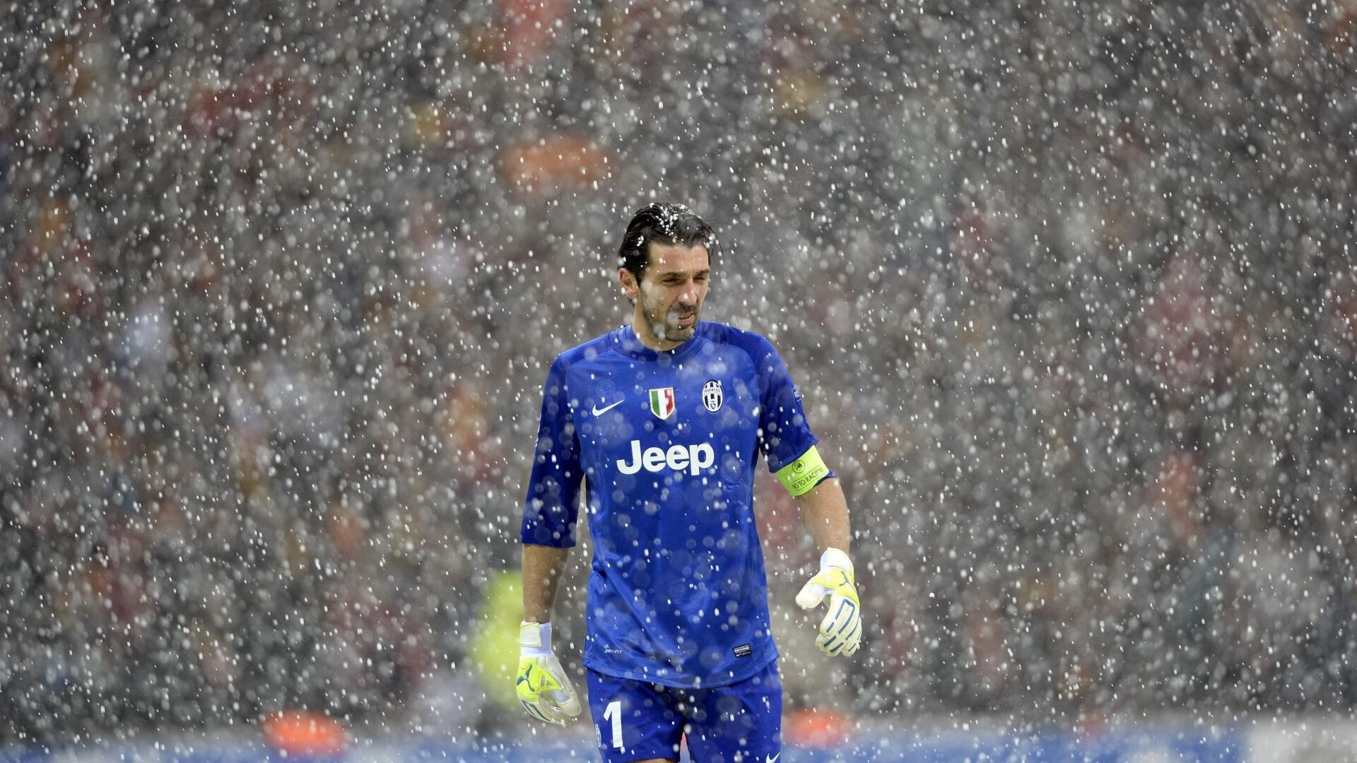 世界杯上被批评的主力后卫 在欧冠中迎来“口碑反转”